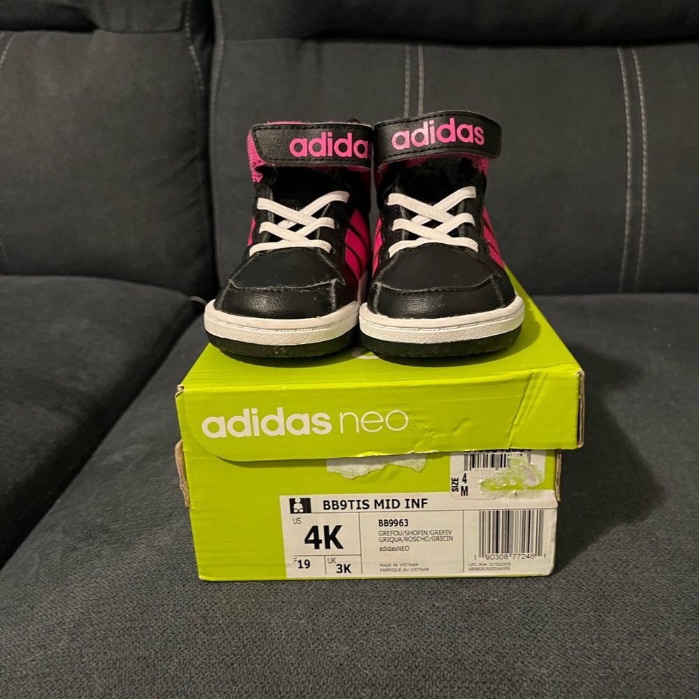 Toddlers sneakers